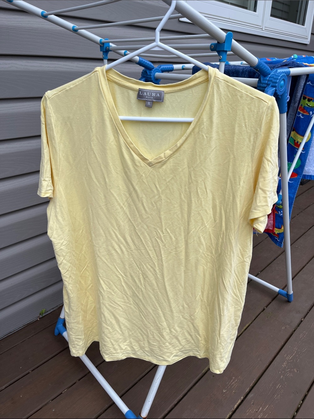 Laura plus V-Neck Tee in pastel / butter yellow. XL. PTP 22"
